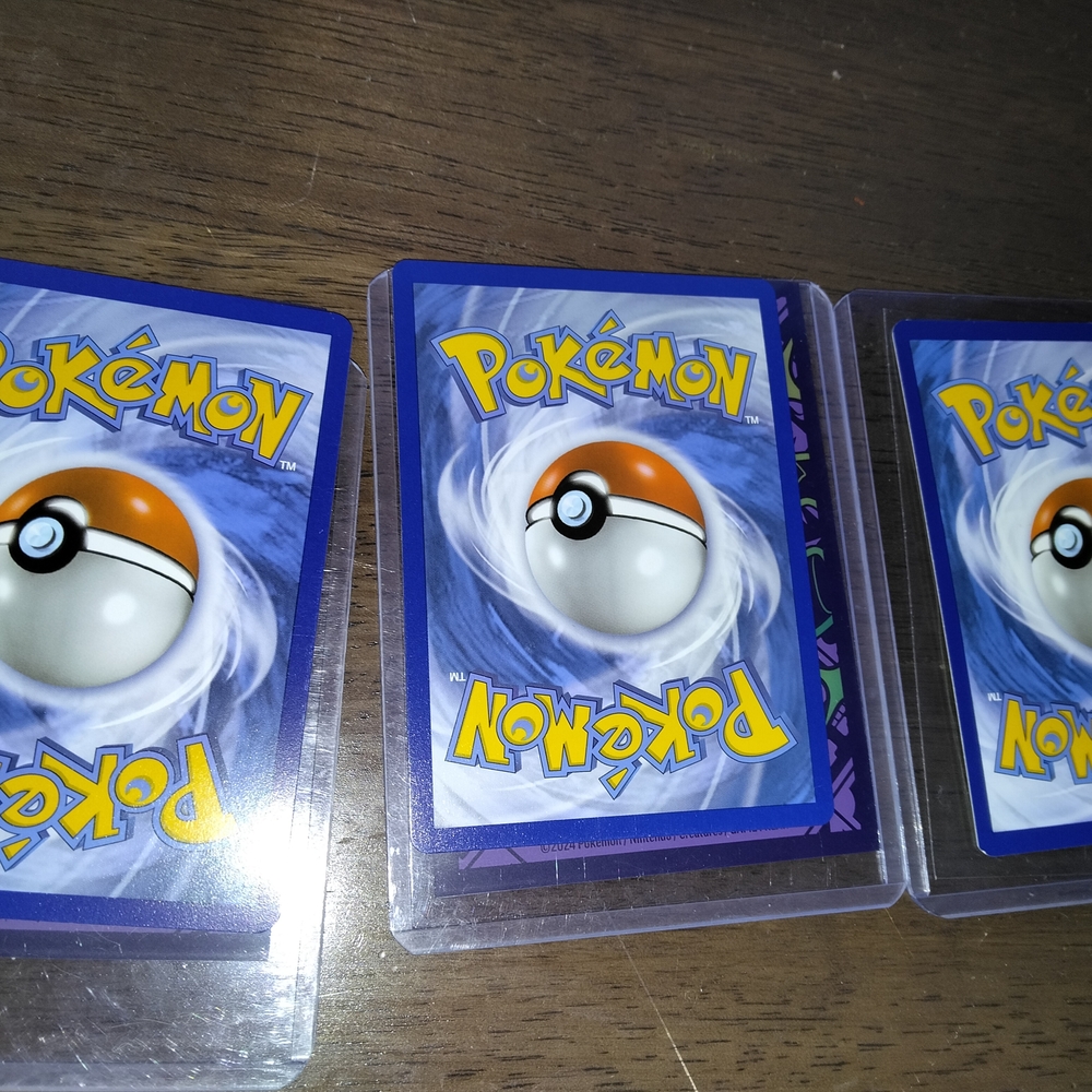 Pokemon Card Set - Gold and Yellow - Picture 6 of 7